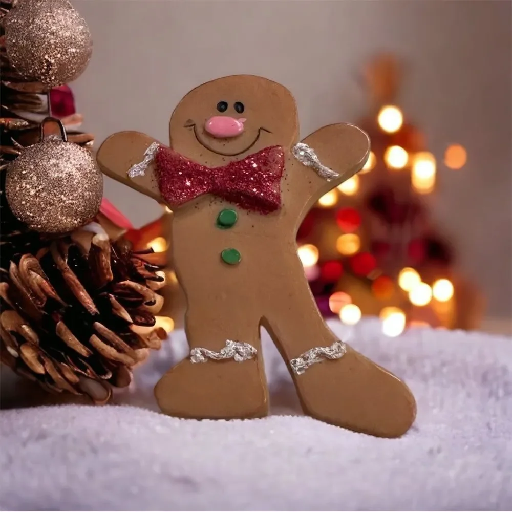 Gingerbread man brooch cute endearing n perfect fun